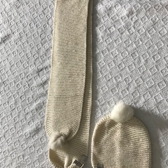 UGG Womens Beanie Handcraft Knit  Fur Pom Beanie Hat and scarf( Ivory ) main image 6